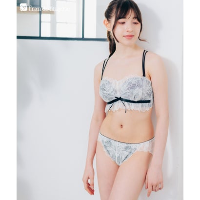 フランデランジェリー fran de lingerie チューブブラ、2WAYストラップ王道レース×サテン 「スフレフィット001 ペアブラジャー（ワイヤー有り）」 ブラジャーショーツセット （ホワイト）｜詳細画像