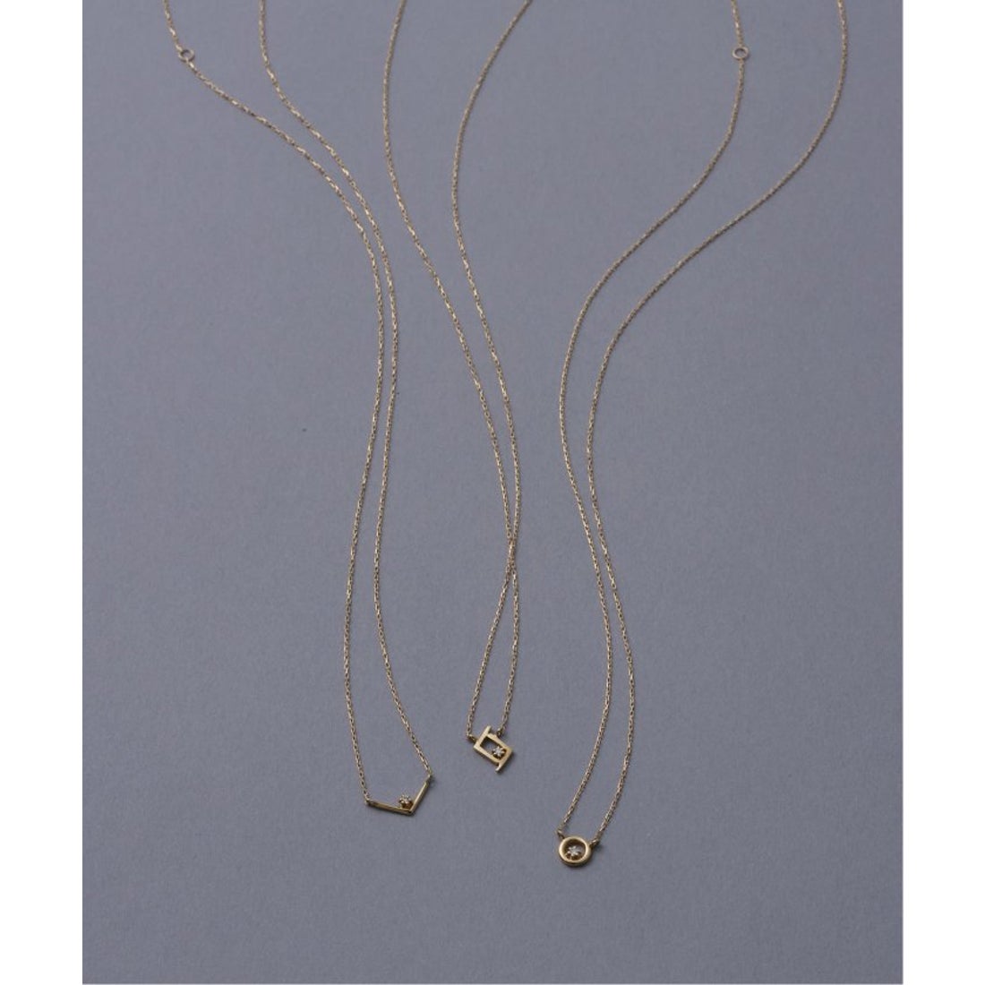 リラ Lilas 《WEB限定》V*ダイヤモチーフネックレス K10 （ゴールド