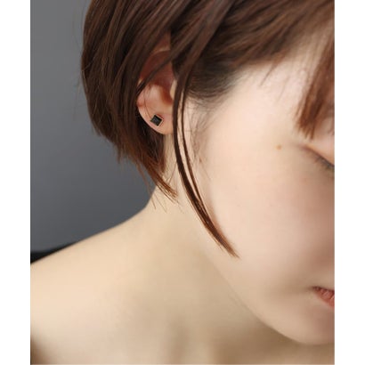 リラ Lilas 《予約》オニキスピラミッドモチーフ4mmピアス K10（両耳） （ゴールド）｜詳細画像
