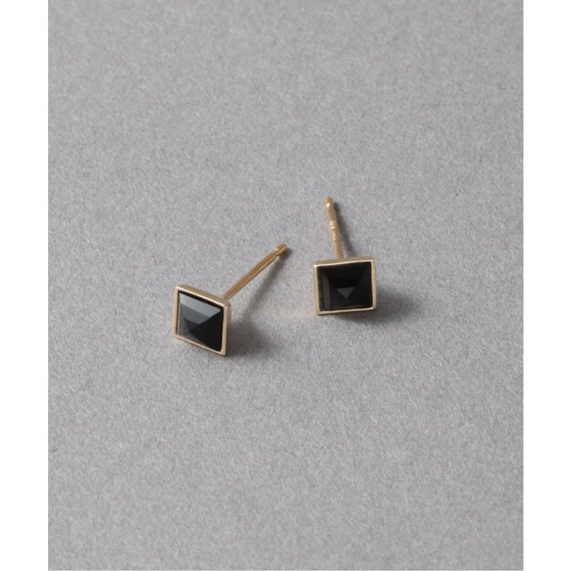 《予約》オニキスピラミッドモチーフ4mmピアス K10（両耳） （ゴールド）