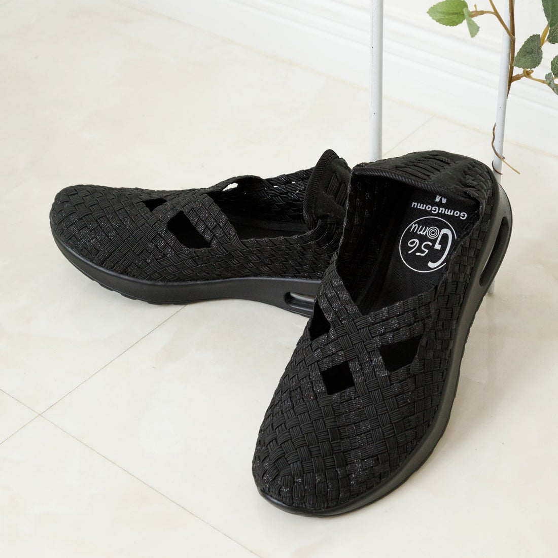 ゴムゴム Gomu56 クロスデザインエアークッションシューズ （ブラック/ブラックラメ） -靴＆ファッション通販 ロコンド〜自宅で試着、気軽に返品
