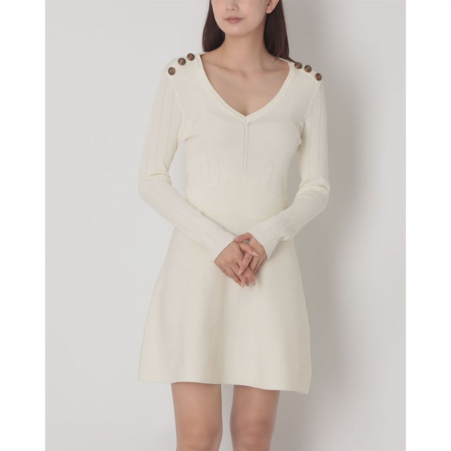 ショルダーボタンポイントフレアスカートニットワンピース （OFF WHITE）