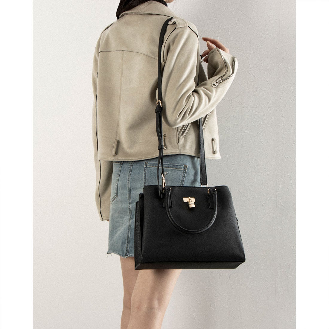 ゲス GUESS SLEEPY Hollow Satchel （BLA） -waja bazar - 海外 