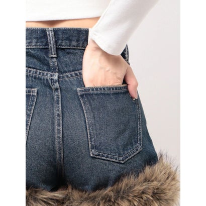 ハイウエスト2WAY HEMフェイクファーデニムショートパンツ （アイスブルー）｜詳細画像