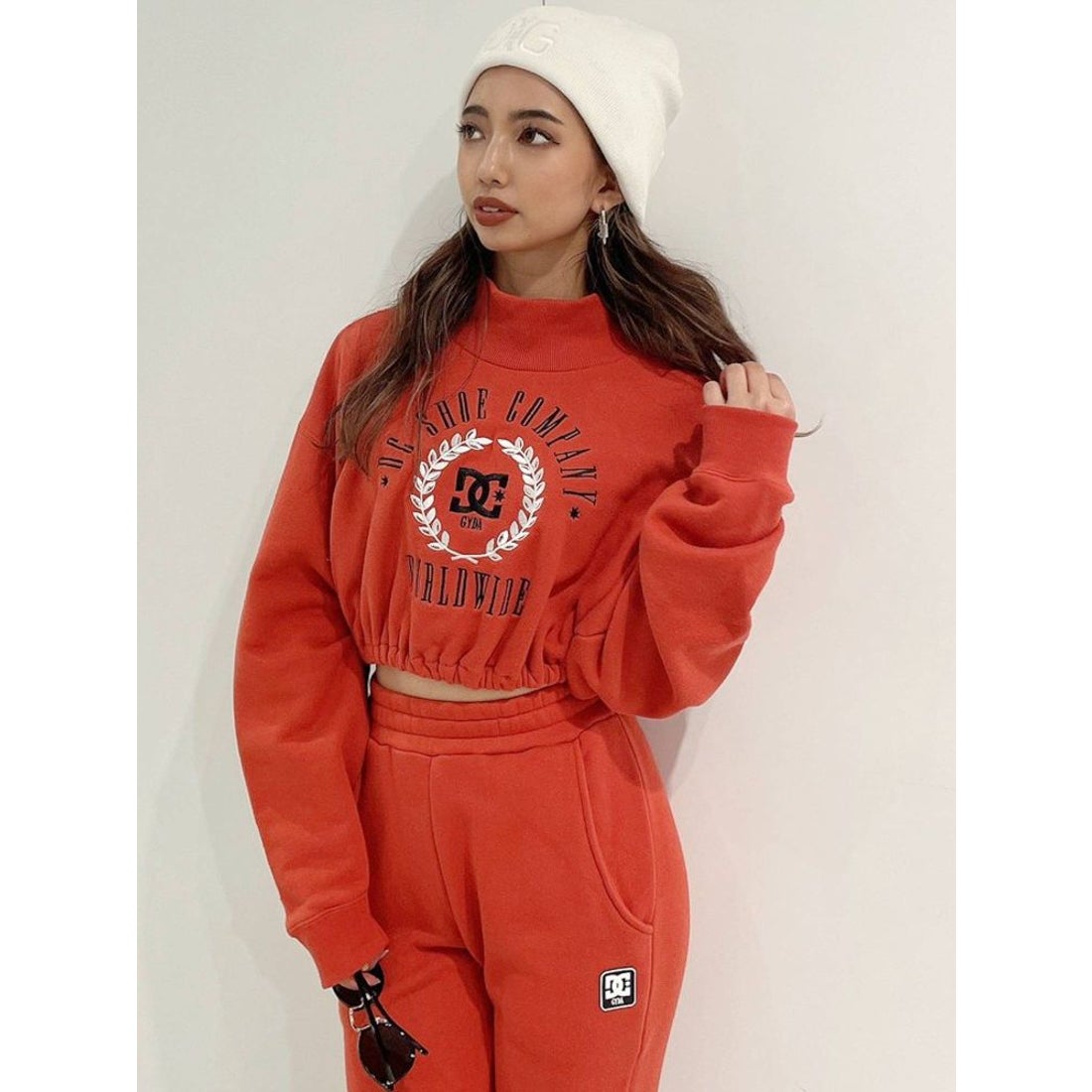 GYDA GYDA×DC HILLS COLLEGE ハイネックショートスウェットトップス 