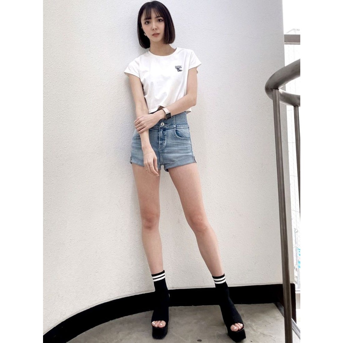 GYDA H/Wボタンバックレースアップショーパン（オフホワイト