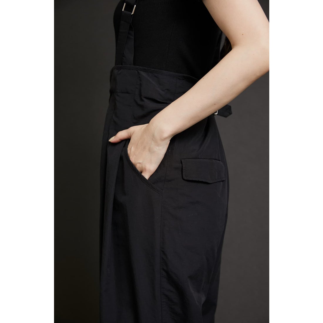HeRIN.CYE サスペンダーパンツ BLK -靴＆ファッション通販 ロコンド 