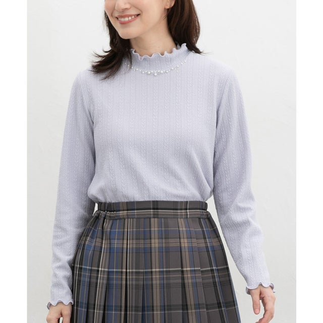 ビジュー付ハイネックトップス トップス カットソー 長袖 オフィス きれいめ ハイネック ビジュー付き ストレッチ ジャカード編み レディース （サックス）