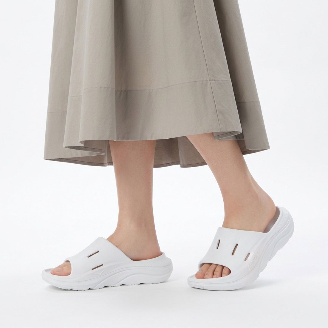 ホカ HOKA HOKA - UNISEX ORA RECOVERY SLIDE 3 WHITE 【1135061-WWH