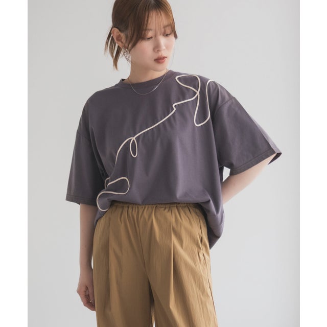 コード刺繍Tシャツ （チャコール）