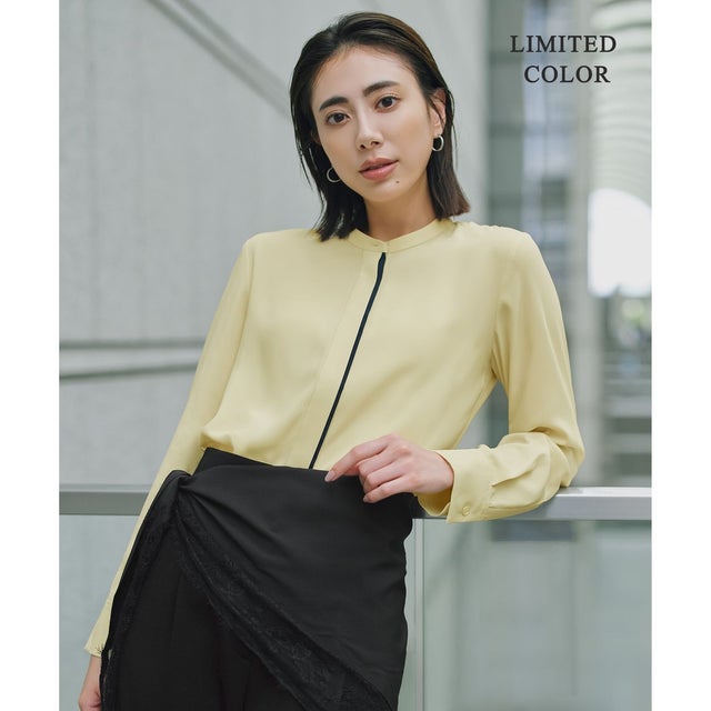 【WEB&一部店舗限定カラーあり】BackSatinAmunzen バンドカラーブラウス （ダスティイエロー×ネイビー［WEB＆一部店舗限定］）