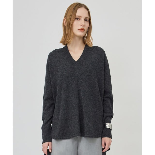 【WEB限定カラーあり】ソフトカシミヤミックス Vネックニット （チャコール）