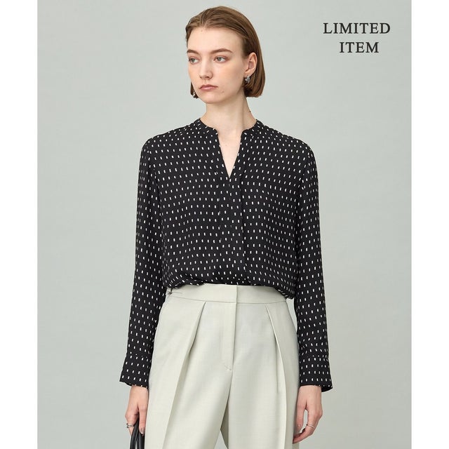 【WEB限定・接触冷感・UVケア・速乾・洗える】BackSatinAmunzen キーネックブラウス （ブラックドット系）