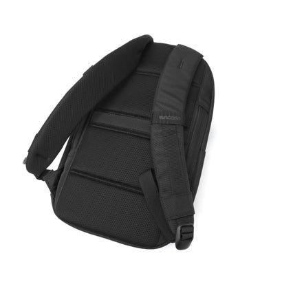 日本正規品 リュック メンズ レディース ブランド デイパック バックパック 軽量 軽い 撥水 PC収納 通勤 通学 ビジネス 旅行 セットアップ A4 14インチ Grid Backpack 18L （ブラック）｜詳細画像