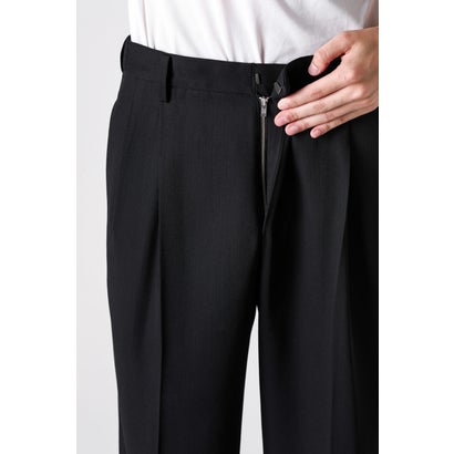 TWO-TUCKS WIDE TROUSERS （BLACK）｜詳細画像