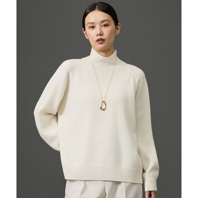 【カタログ掲載】ウールカシミヤブレンドソリッドハイネック ニット （オフ）