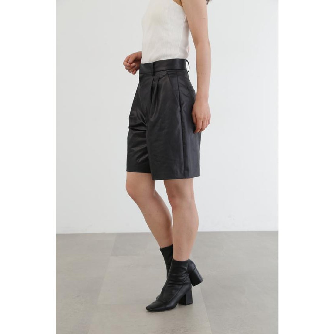 ジル スチュアート JILL STUART ◇チンツサテン2タックショートパンツ