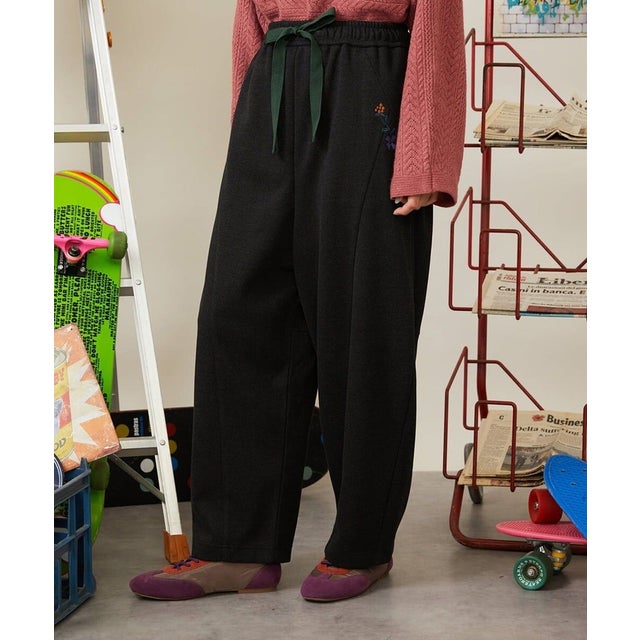 Esponjoso カットソーフラワー刺繍パンツ （ブラック）