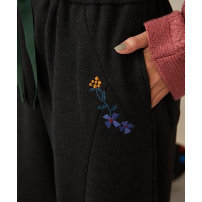 Esponjoso カットソーフラワー刺繍パンツ （ブラウン）｜詳細画像