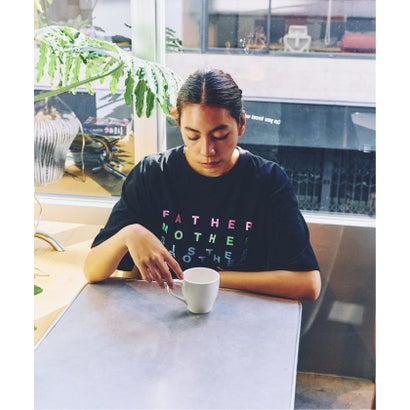 《予約》FATHER MOTHER SISTER BROTHER / ファザーマザーシスターブラザー Tシャツ （ホワイト）｜詳細画像