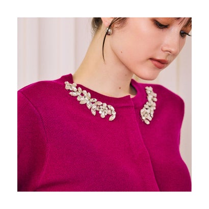 オーディア ミューズ Audie a Muses 襟ぐりビジュー付きニットカーディガン （ブラック）｜詳細画像