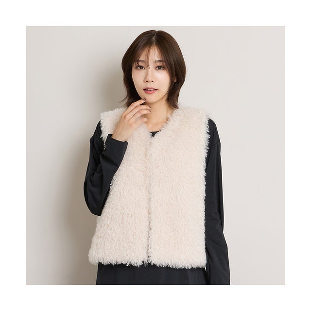 【一部店舗・EC限定】ノーカラー・フェイクファーショートジレ （オフ）