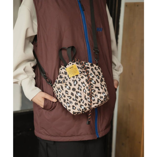 ショルダーバッグ 3L 2way ハンドバッグ 撥水 パデッドポケッタフルミニバッグ （LEO）