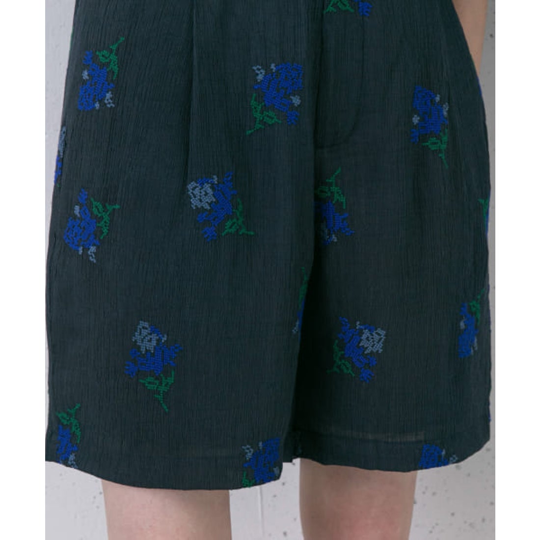 ケービーエフ KBF エンブロイダリーショートパンツ （NAVY