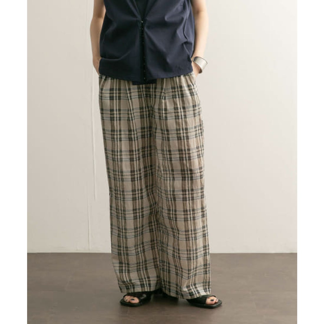 ケービーエフ KBF フロントタックシアーチェックパンツ （NAVY