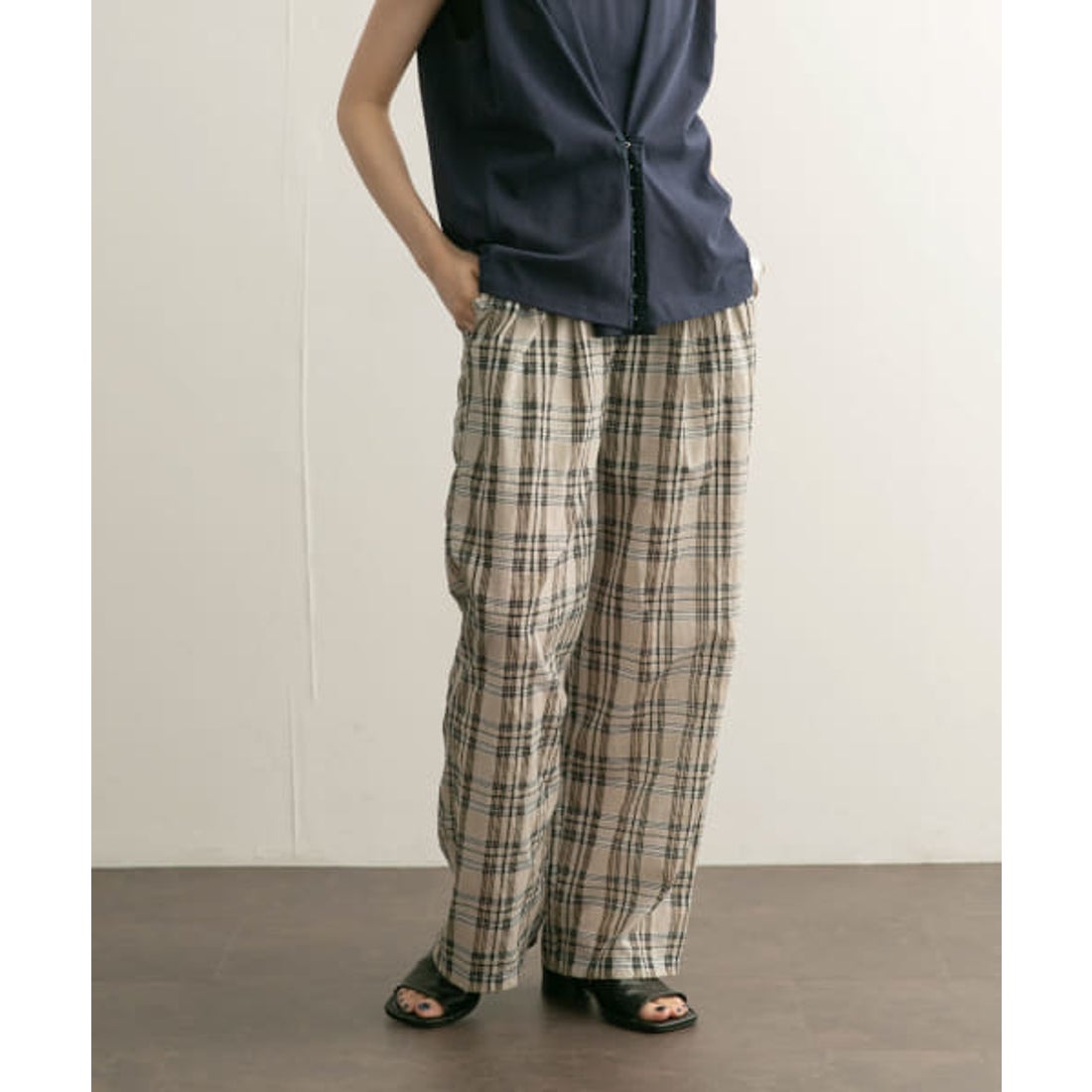 ケービーエフ KBF フロントタックシアーチェックパンツ （NAVY
