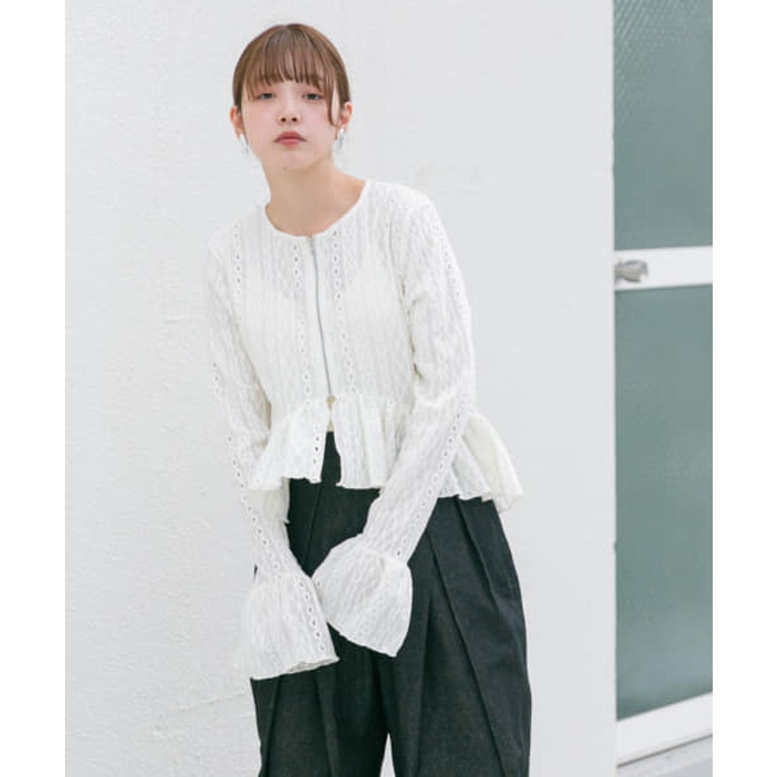 ケービーエフ KBF ペプラムレーストップス （IVORY） - ファッション 