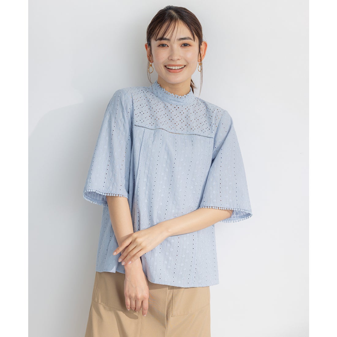 組曲 【WEB限定色あり】エンブロイダリーレース ハイネック半袖