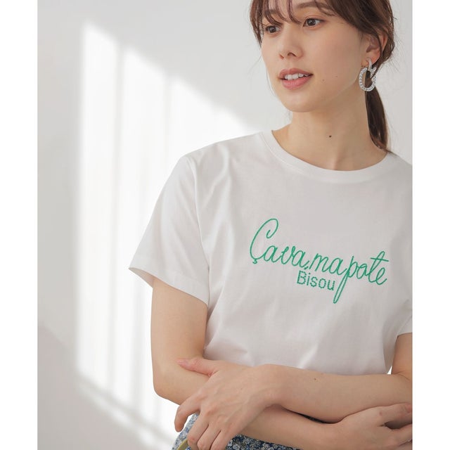 ロゴ刺繍 Tシャツ （ホワイト系）