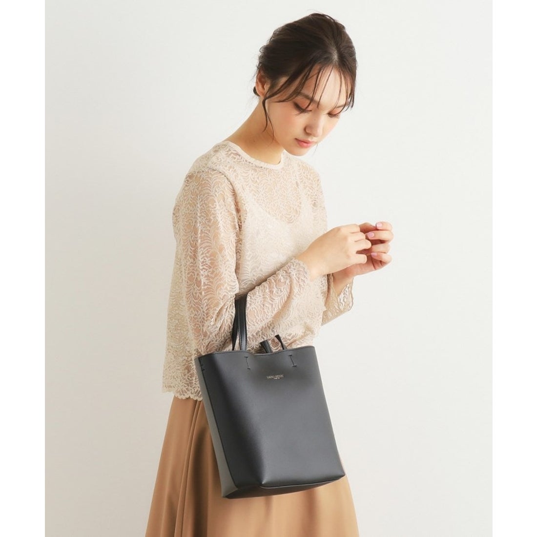 ローラ アシュレイ LAURA ASHLEY 【ショルダーストラップ付／合成皮革 