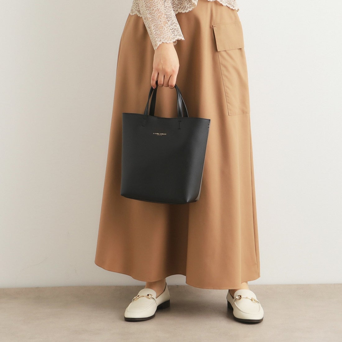 ローラ アシュレイ LAURA ASHLEY 【ショルダーストラップ付／合成皮革 