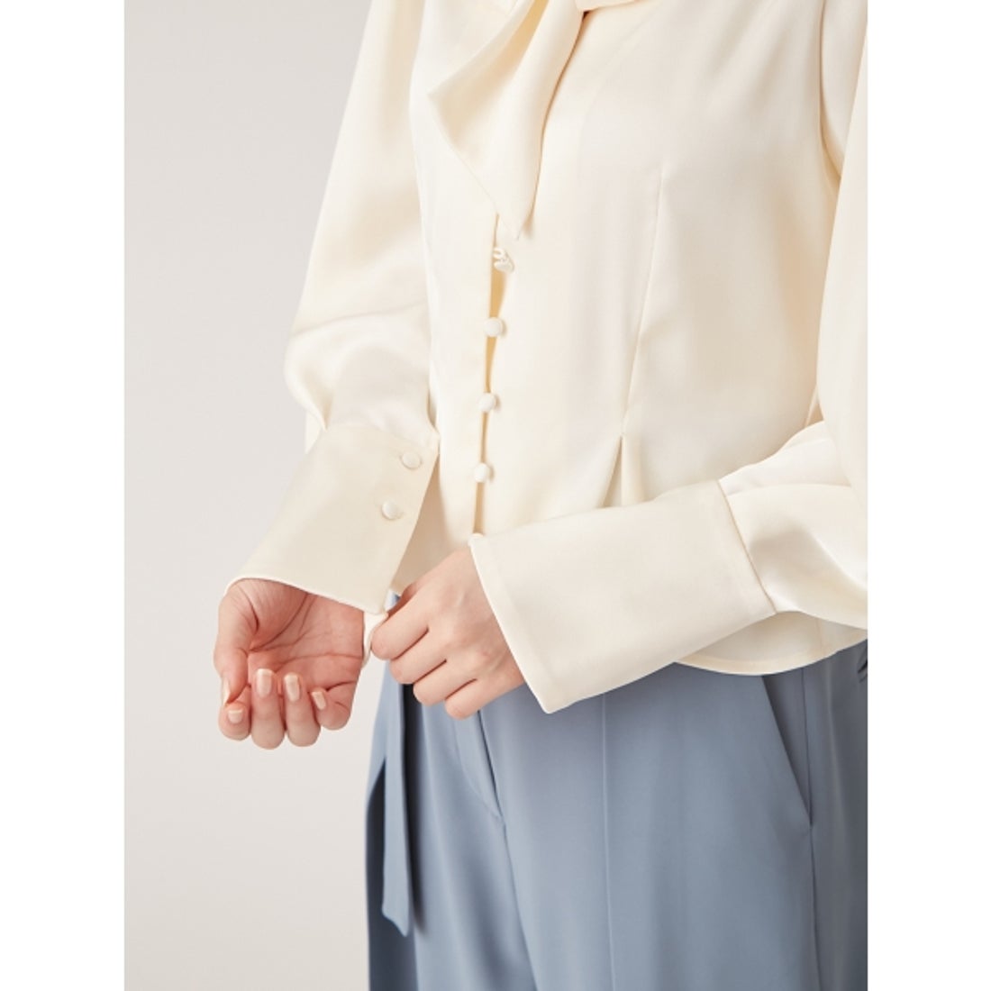 リリーブラウン LILY BROWN サテンボウタイブラウス （BLU 