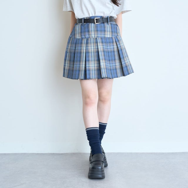 【イージーケア】ベルトつきチェックプリーツスカート （サックス）