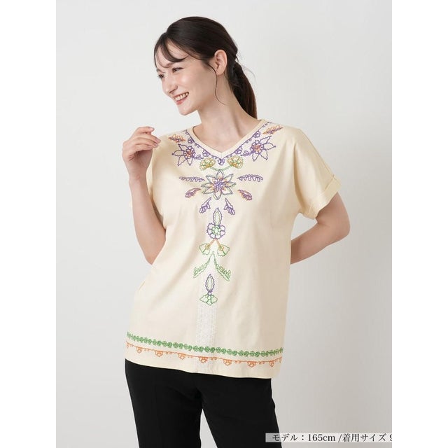 刺繍風レースプリントVネックTシャツ【MUSE BY ROCHAS Premiere】 （ベージュ）