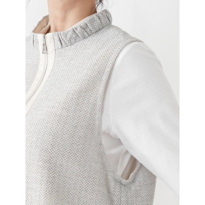 レリアンプラスハウス Leilian PLUS HOUSE 【店頭人気】スタンドカラーラメジップベスト【ROCHAS Premiere】 （ライトグレー）｜詳細画像