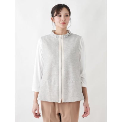 レリアンプラスハウス Leilian PLUS HOUSE 【店頭人気】スタンドカラーラメジップベスト【ROCHAS Premiere】 （ライトグレー）｜詳細画像
