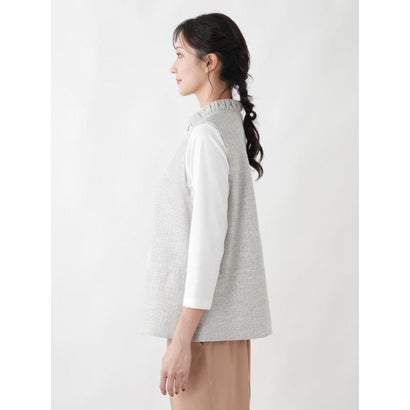 レリアンプラスハウス Leilian PLUS HOUSE 【店頭人気】スタンドカラーラメジップベスト【ROCHAS Premiere】 （ライトグレー）｜詳細画像