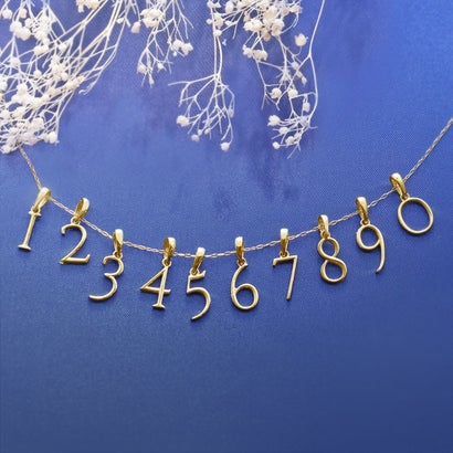 ララクリスティー LARA Christie ペンダントトップ 数字 ナンバー レディース メンズ K18 プラチナ チャーム ネックレス 1 （イエローゴールド/ナンバー1）｜詳細画像