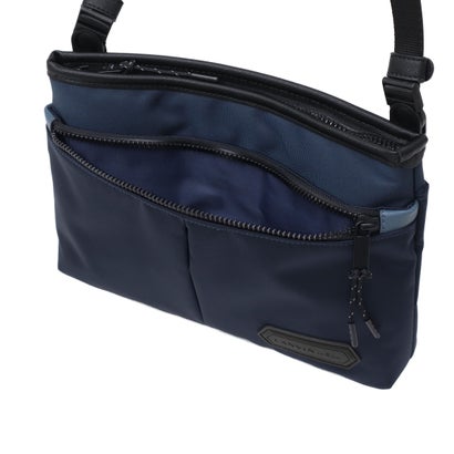 ランバン オン ブルー LANVIN en Bleu ショルダーバッグ メンズ 斜めがけバッグ 小さめ ブランド 大人 上品 ミニショルダー バッグ 横型 斜め掛け 肩掛け ファスナー 軽量 A5 撥水 フレーズ サコッシュ 527101 （クロ）｜詳細画像