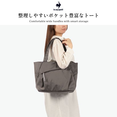 ルコックスポルティフ le coq sportif トートバッグ レディース 大きめ A4 ファスナー付き 布 バッグ 軽い 軽量 大人 小さめ 撥水 通勤 連結 横 14L おしゃれ 旅行 ファスナー トート キャリーオン 6W09 20274 （ウォームグレー）｜詳細画像