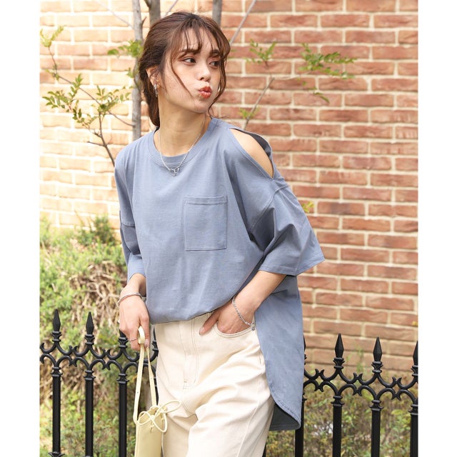 肩出し ラウンドヘム ビックシルエット Tシャツ トップス 裾ラウンド 肩だし 肩あき 肩開き 無地 スリット ビック ポケット ゆったり 半袖 春夏 （ブルーグレー）