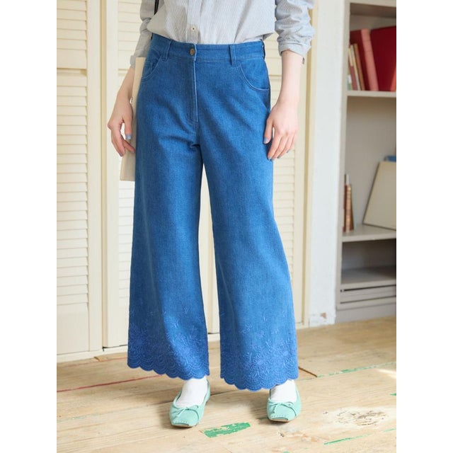 【ストレッチ】スカラップ刺繍のデニムパンツ （ブルー系）