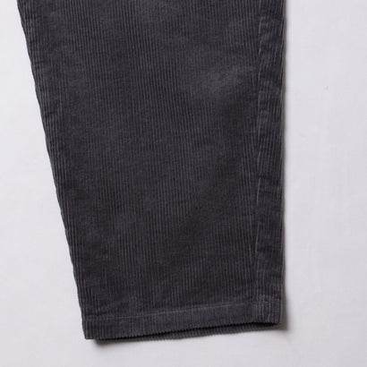コーデュロイ テーパード スラックス（CORDUROY TAPERED SLACKS） （CHACOAL）｜詳細画像