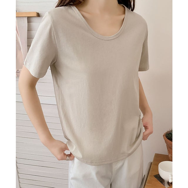 ゆったりUネックシンプルTシャツ カットソー（ベージュ）