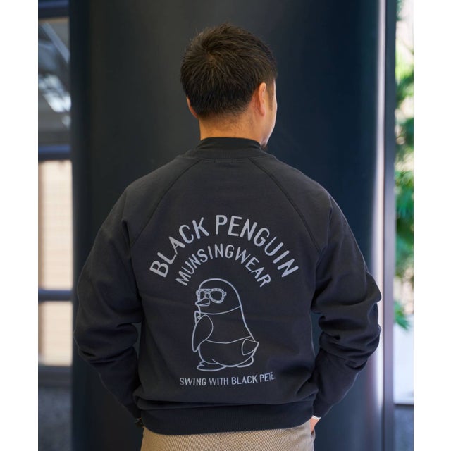【公式オンライン限定】黒いペンギンクルーネックスウェットシャツ