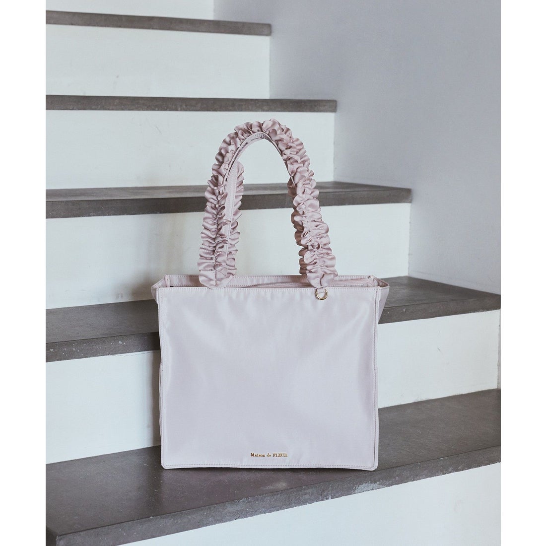 メゾン ド フルール Maison de FLEUR サイドポケットフリルハンドル